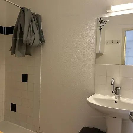 Apartment Lumineux Avec Terrasse, Parking & Piscine - 300m De La Plage, - Fr-1-229b-748
